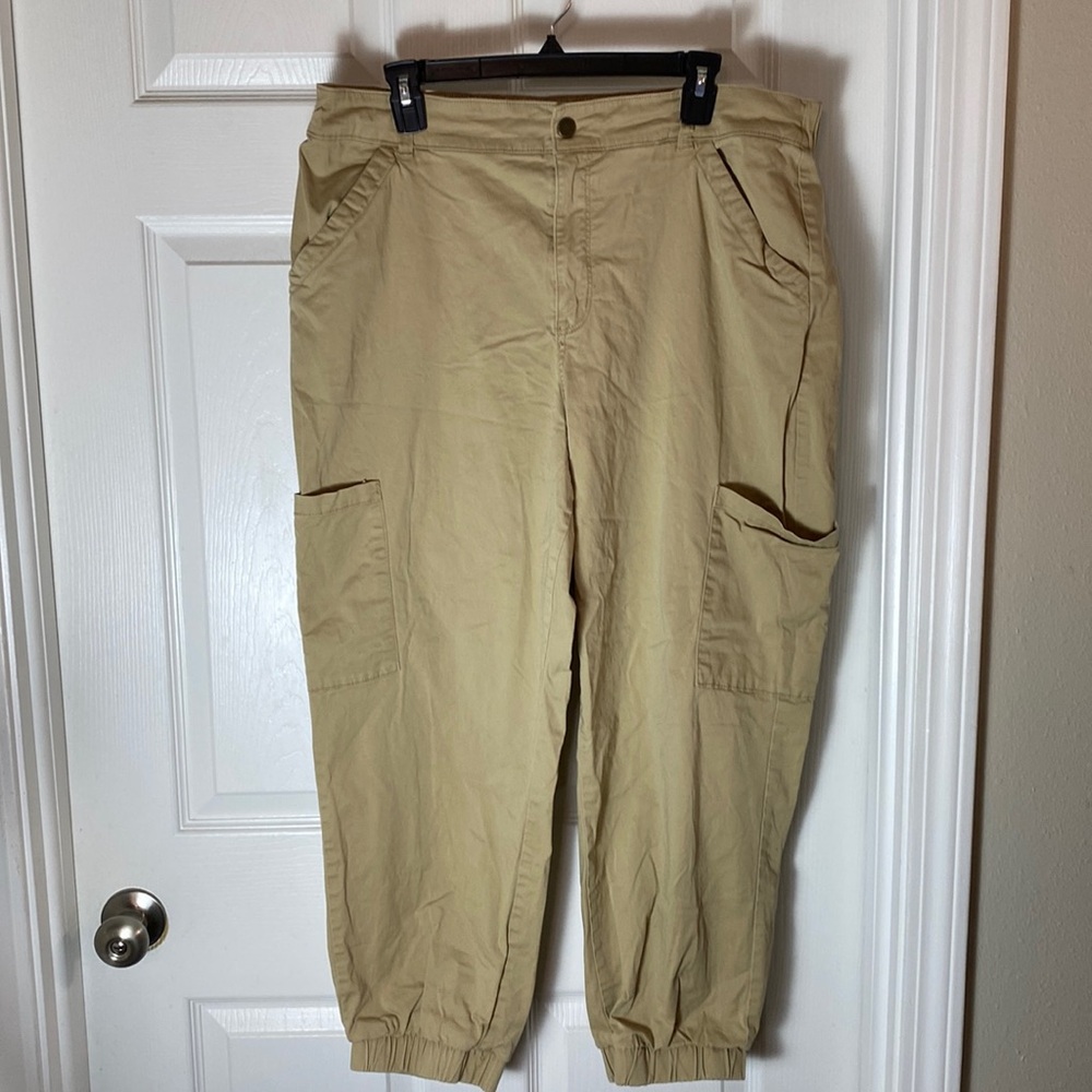 Arizona Jean Co. Women’s Cargo Pants elastic waist zipper front closure Size 17